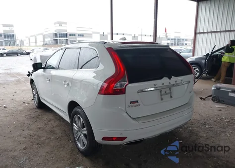2017 Volvo Xc60 T5 Inscription z USA, uszkodzony, nr VIN YV440MDU8H2005661
